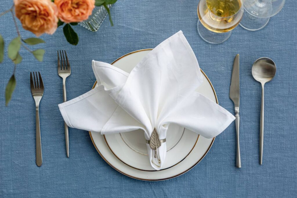 Maple Leaf design jacquard random pattern tablecloth napkin table linen available in stock 100% pure high-quality cotton material feature picture